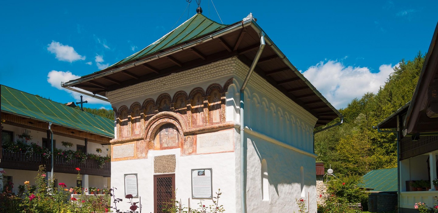 Sfânta Mănăstire Iezer